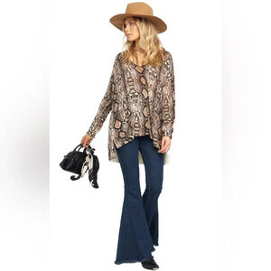 Show Me‎ Your Mumu Snake Print Hug Me Sweater Size XS